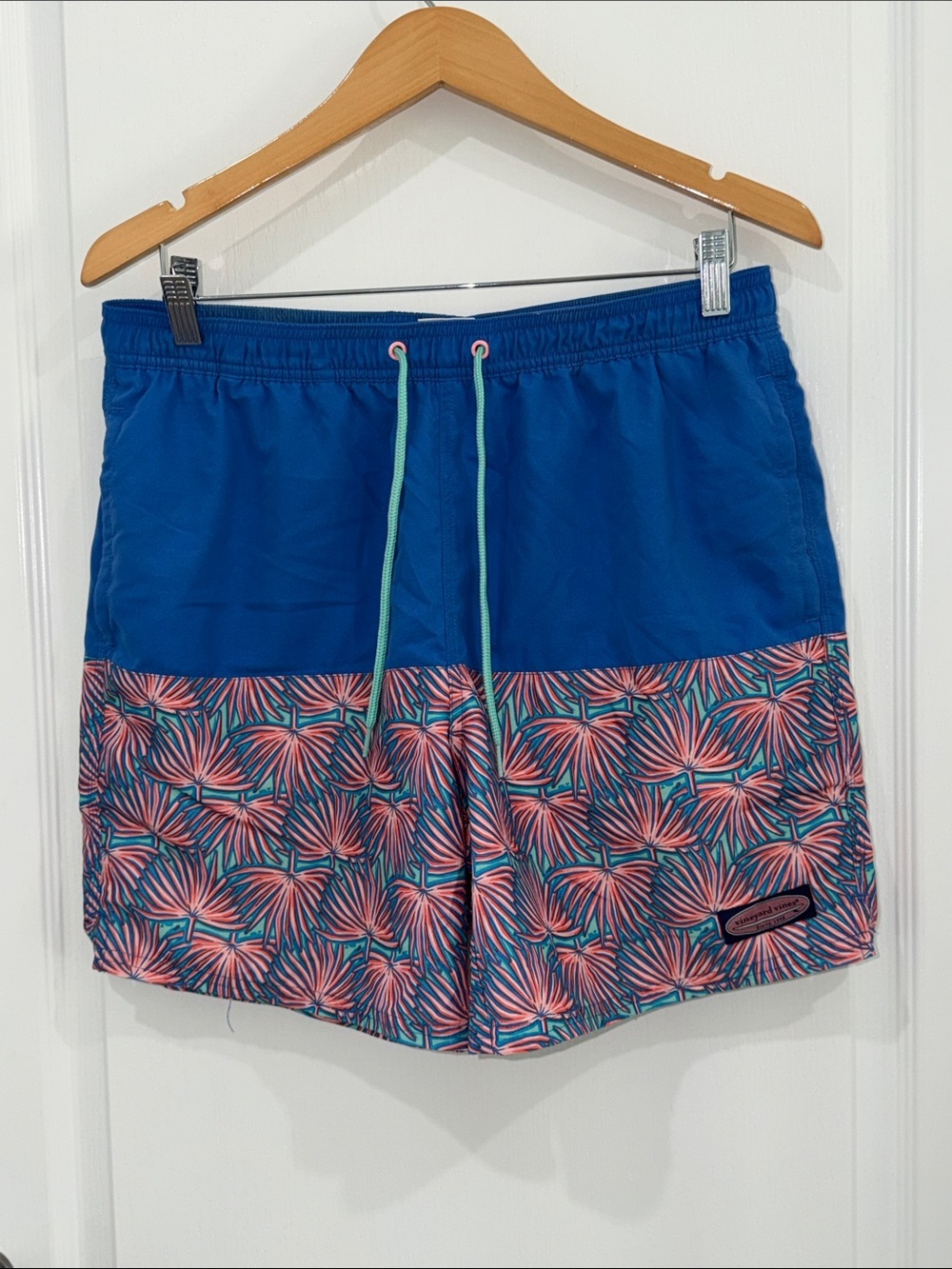 Vineyard Vines Fan Palm Pieced Chappy swim trunks Pink & Teal Palm Print medium